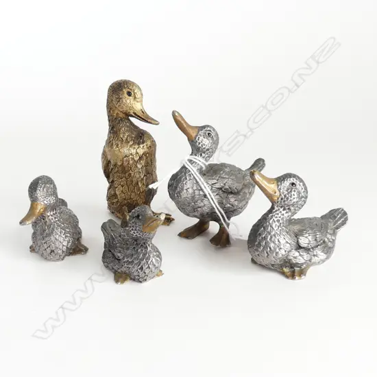 family of 5 VINTAGE HEAVY CAST METAL DUCKS