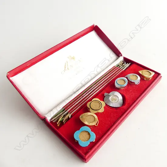 VINTAGE AMEX WATCH w. 6 CHANGEABLE FACES & 5 STRAPS, BOXED