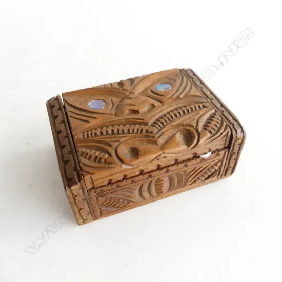 SMALL VINTAGE MAORI CARVED BOX W.95mm