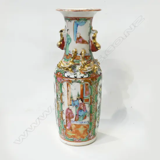 ORIENTAL FAMILLE ROSE VASE WITH GOLD APPLIED DECORATIONS, C1900, H. 260mm