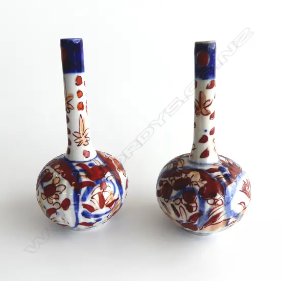 PAIR OF SMALL IMARI BOTTLE VASES. 