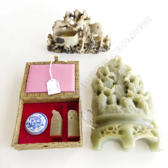 2 ORIENTAL CARVINGS H.215mm + 2 CHOP SEALS, BOXED