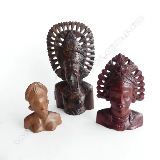 3 CARVED WOODEN BALINESE BUSTS H.255mm