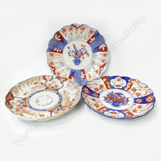 3 ASSORTED IMARI PLATES C1900-1920, DIA 112mm