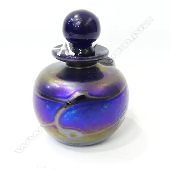 GARY NASH IRIDESCENT GLASS SCENT BOTTLE, ' 90S-TYPE BULBUS SHAPE WITH ORIG LABEL TO THE BASE, 70 x 120mm