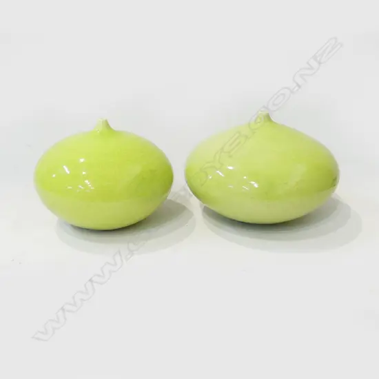 PR NEW ZEALAND POTTERY ORBS IN A GREEN MONOCHROME GLAZE 
