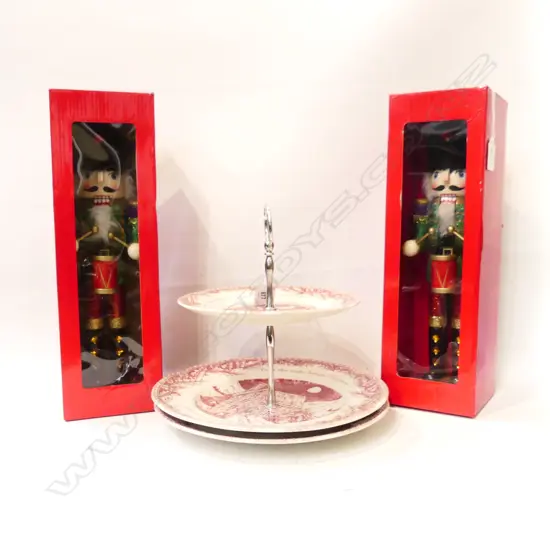 FESTIVE CAKE STAND + PLATE + CHRISTMAS NUT CRACKERS