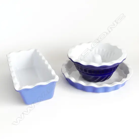 3 EMILLE HENRY BLUE CERAMIC  BAKEWARE DISHES; BUNDT PAN, LG LOAF PAN (L.310mm) & QUICHE DISH (DIA 290mm)