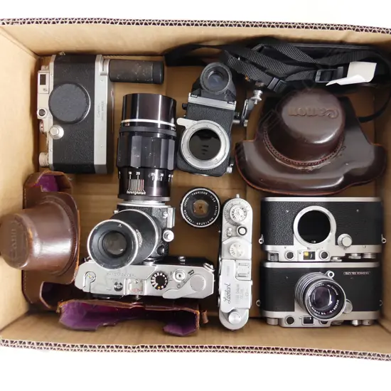 TRAY OF VINTAGE RANGE FINDER CAMERAS & CASES