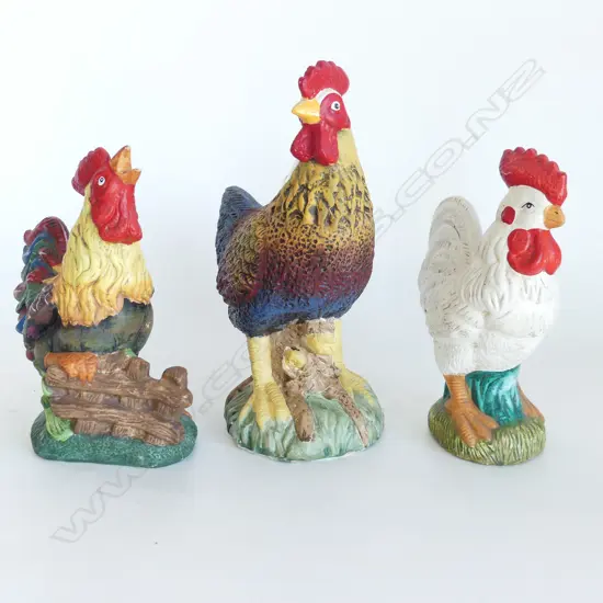 SET 3 PAINTED CERAMIC ROOSTERS. TALLEST 270mm