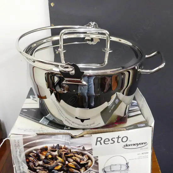 LG 10L SEAFOOD PAN w. LID & SWING HANDLE, RESTO BY DEMEYERE BELGIUM, AS NEW IN BOX 300mm dia