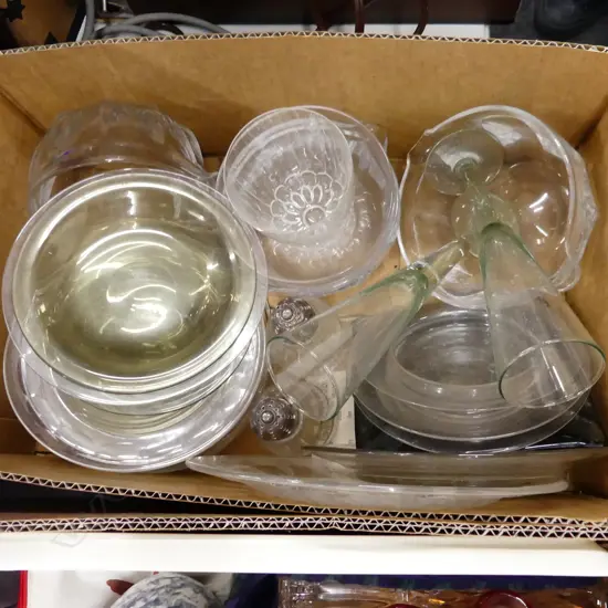 BOX LOT VINTAGE GLASS SIDE PLATES, PR GEORIGAN STG CAPPED SIFTERS ETC
