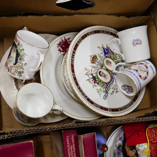 BOX – NINE ROYALTY DIANA & CHARLES CABINET PLATES & MUGS BY COALPORT, PARAGON ETC