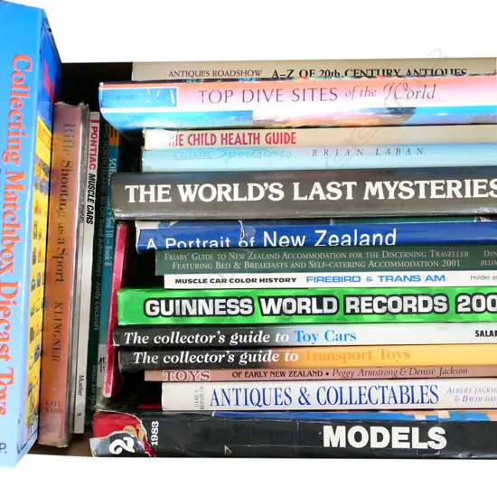 BOX LOT REF BOOKS  ON ANTIQUES VINTAGE TOYS ETC