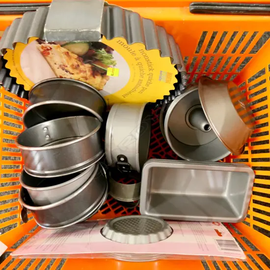 BASKET QUALITY NON STICK BAKEWARE, AS NEW 