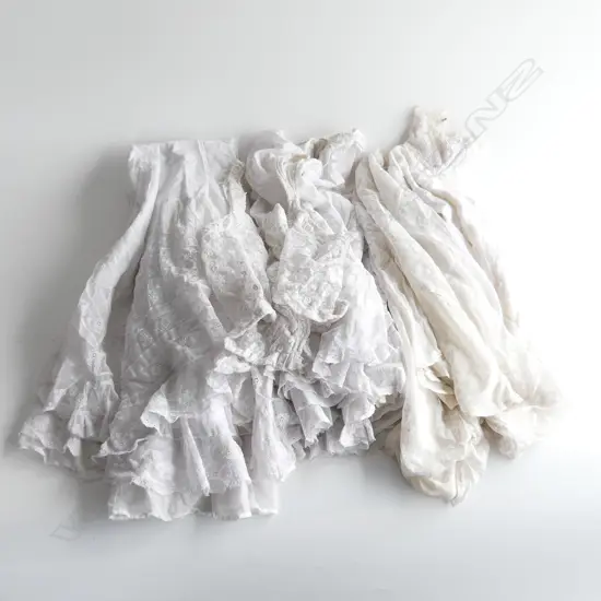 BOX OLD LINEN & LACE