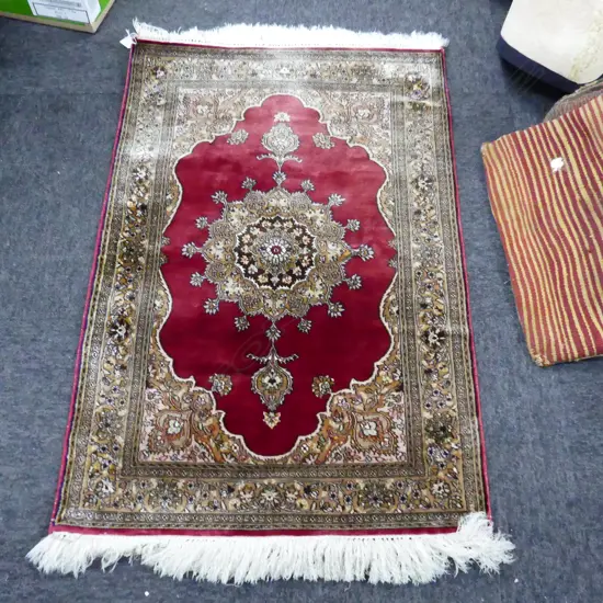 SMALL HAND KNOTTED SILK / WOOL RUG 980x630mm