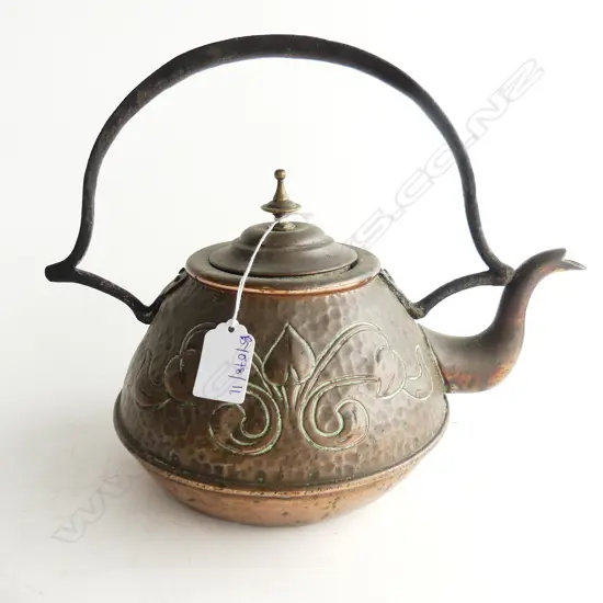 ARTS & CRAFTS COPPER KETTLE 180mm dia