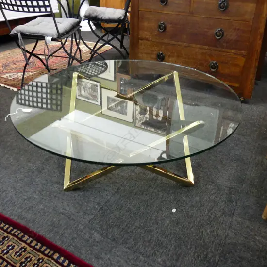 ROUND GLASS TOPPED COFFEE TABLE ON GILT/BRASS ANGULAR BASE Dia.1045mm