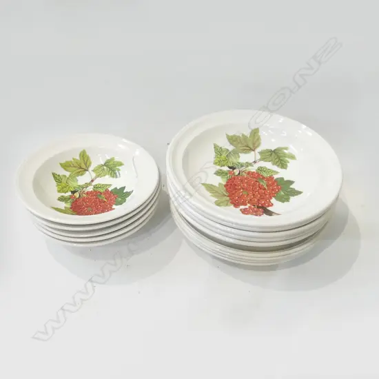 14 PCES PORTMEIRION POMONA; 10 BOWLS (5 220mm dia, 5 170mm dia), 4 PLATES