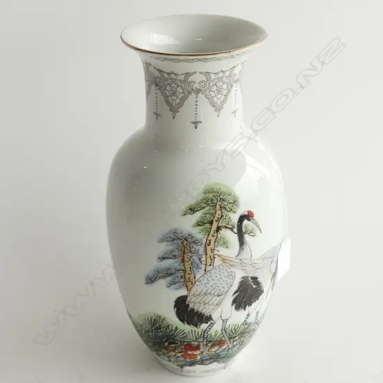 CHINESE VASE w. H/PAINTED CRANE DECORATION H.305mm