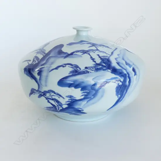 LGE JAPANESE BLUE & WHITE VASE wide squat form narrow neck. Dia.350mm