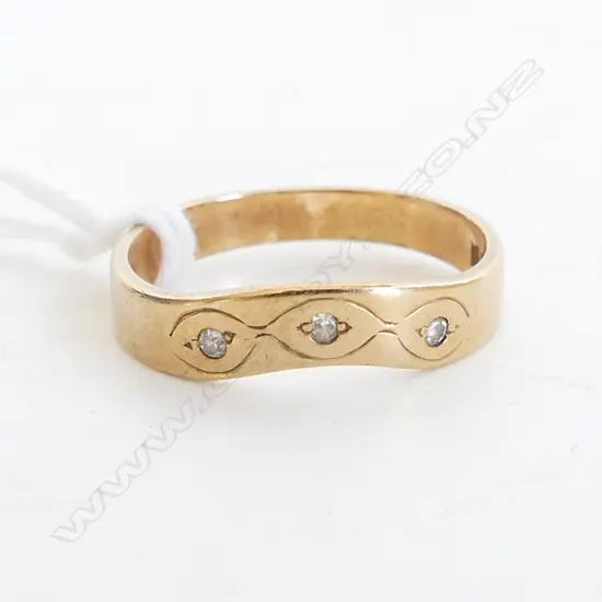 9CT GOLD DIAMOND SET BAND RING, 2.4gms, SZ J