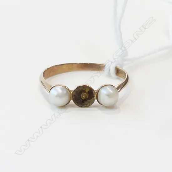 VINTAGE 15CT & PEARL RING 1 pearl missing 2gms