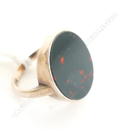 9CT BLOODSTONE RING 3.1 GRAMS