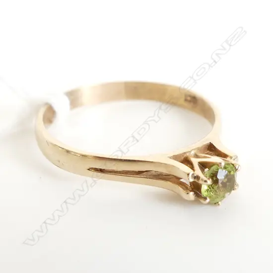 9CT PERIDOT RING 1.9 GRAMS size P 1/2