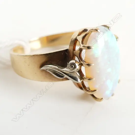 VINTAGE 9CT & OPAL RING 3.96gms. The opal w good fire