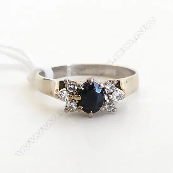 9CT WHITE GOLD SAPPHIRE & DIAMOND RING, 0.15CT, 2.3gms