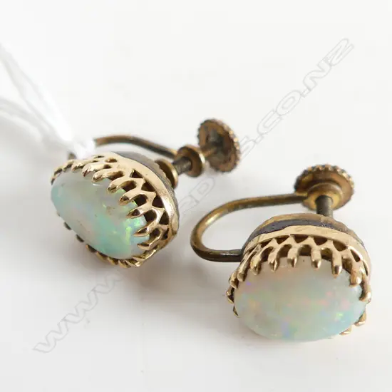PR VINTAGE OPAL & 9CT GOLD EARRINGS W GOLD PLATE BACKING & SCREW FITTINGS 