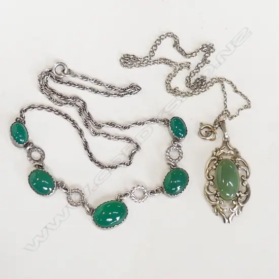 STG SILVER & GREENSTONE PENDANT & NECKLACE