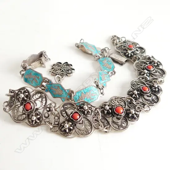 2 THAI SILVER BRACELETS 23 GRAMS 1 clasp missing