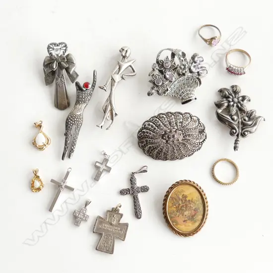 ASST. STG & GOLD TONE JEWELLERY; BROOCHES ETC