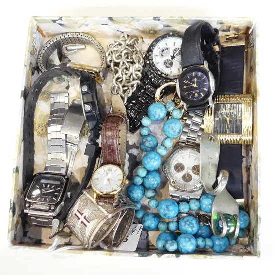BAG OF ASSORTED JEWELLERY INCLUDING BATTERY WATCHES RINGS NECKLACES & A VALIANT CAR PIECE