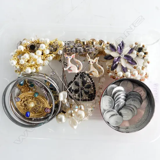 ASST. COSTUME JEWELLERY, HAT PINS, PAN AM AIRLINE TOKENS