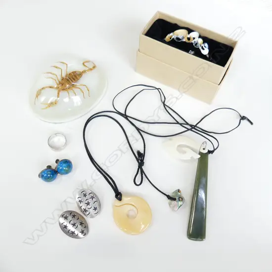 BAG COSTUME JEWELLERY: KIWICRAFT BANGLE + SCORPIAN IN ACRYLIC ETC