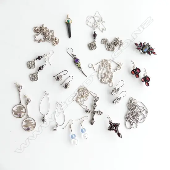 SMALL BOX S/SILVER JEWELLERY; NECKLACES BROOCHES EARRINGS ETC