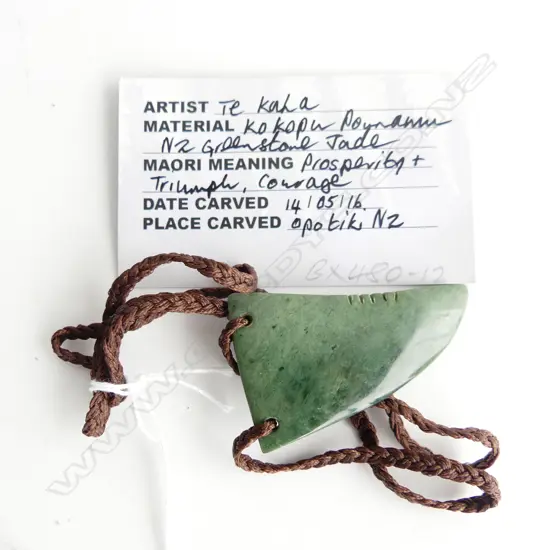 TE KAHA carved pounamu lge notched rei niho (eye tooth) pendant with certificate 2016