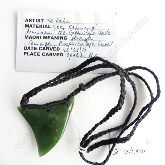 TE KAHA carved pounamu rei niho (eye tooth) pendant with certificate 2018