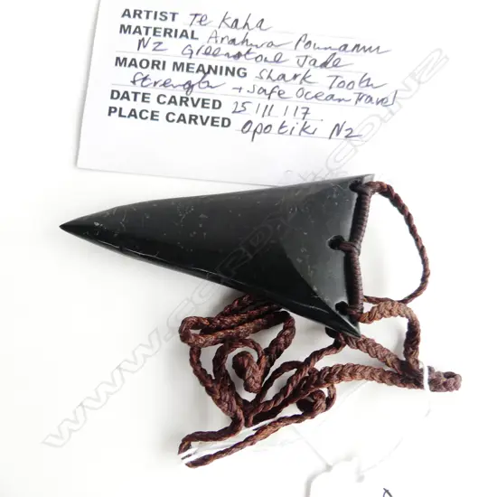 TE KAHA carved pounamu lge rei niho (eye tooth) pendant with certificate 2017