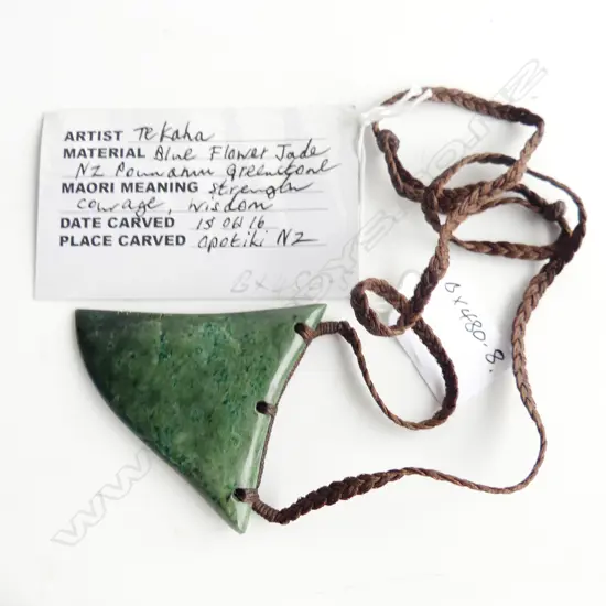 TE KAHA carved pounamu lge rei niho (eye tooth) pendant with certificate 2016