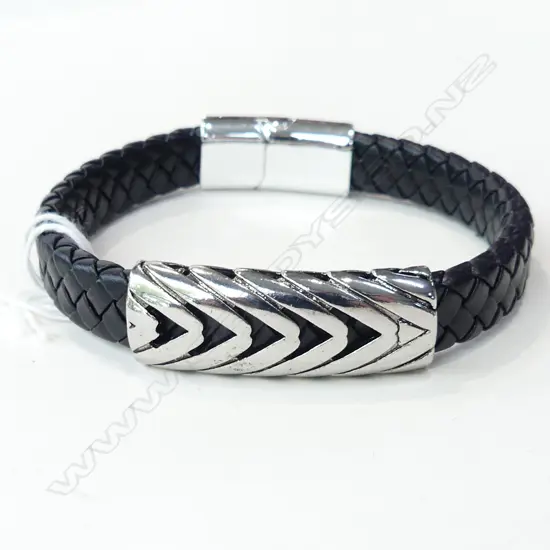 MENS CALF LEATHER & CHROME BRACELET WITH MAGNETIC SLIDE CATCH