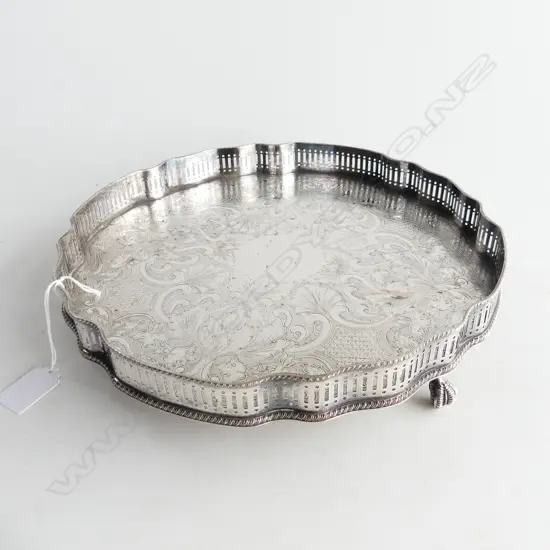 MAPPIN & WEBB GALLERY TRAY ON 3 FEET SHEFFIELD SILVER PLATE OVER COPPER D. 300mm  