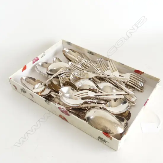 TRAY ASST SILVER PLATE CUTLERY; SPOONS, CAKE FORKS ETC..