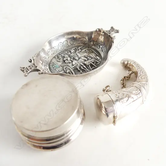 925 SILVER TRAVEL HORN SHAPED SHAKER (H60mm)925 SM DISH & STG LIDDED TRINKET BOX 66gms