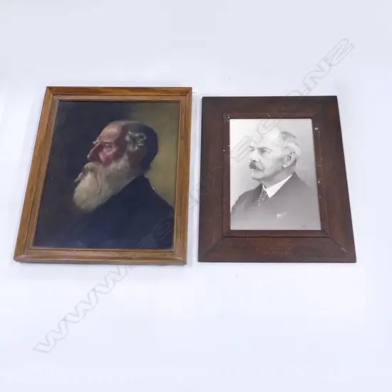 2 ANTIQUE GENTS PORTRAITS; OAK FRAMED PHOTO 385x270mm, UNA MACQUEEN 'A CRIMEAN VETERAN' OIL ON CANVAS 520x425mm
