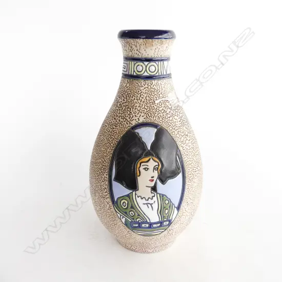 TALL AMPHORA VASE LADY WITH BLACK LACE HEAD GEAR H350MM